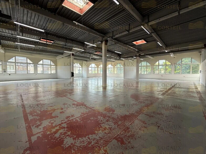 in Aubervilliers for sale - Building Photo - Image 1 of 11