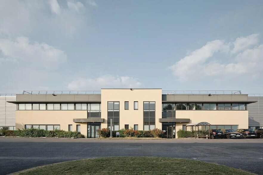 Flex in Le Mesnil-Amelot for lease - Building Photo - Image 1 of 7