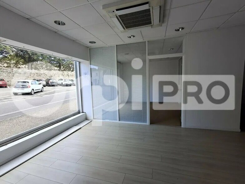 Office in Guérande for lease - Interior Photo - Image 1 of 5