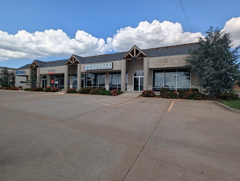 1315-1321 NW Sheridan Rd, Lawton, OK for lease - Building Photo - Image 2 of 10