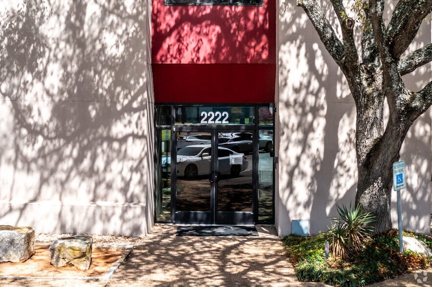 2222 Western Trails Blvd, Austin, TX for lease - Building Photo - Image 3 of 6