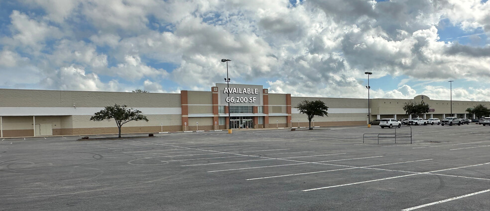 6410-6490 Eastex Fwy, Beaumont, TX for lease - Building Photo - Image 2 of 20