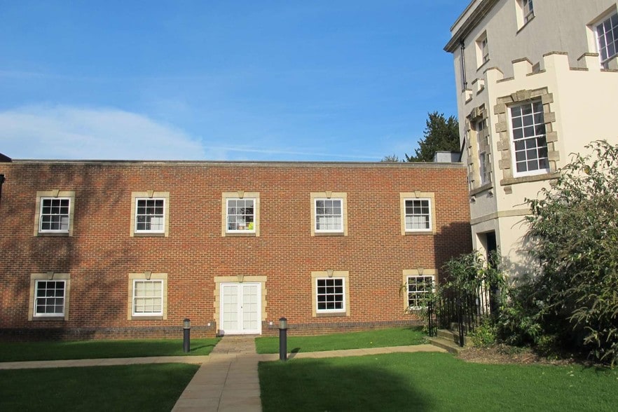 Burderop Park, Swindon for sale - Primary Photo - Image 1 of 1