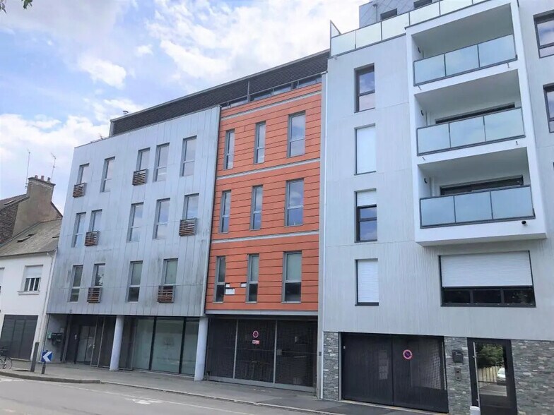 Office in Rennes for lease - Building Photo - Image 1 of 14