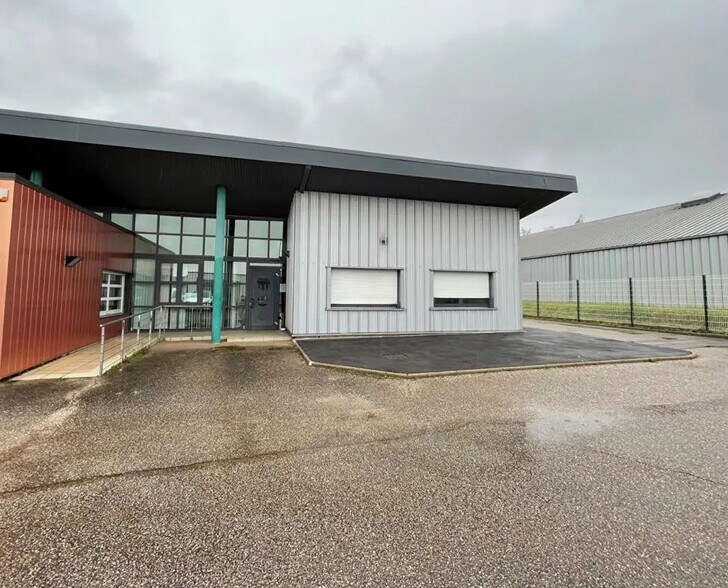 Flex in L'HOPITAL for lease - Building Photo - Image 2 of 12