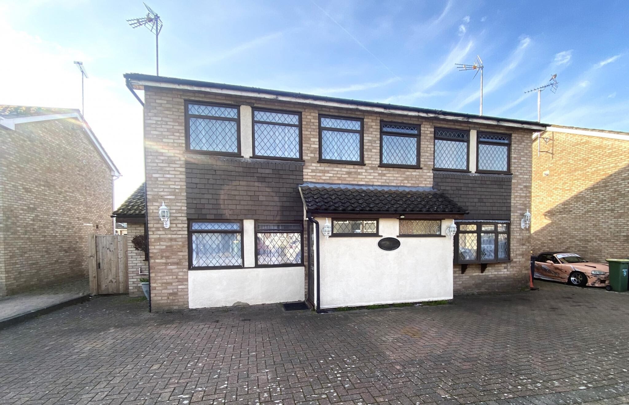 3 Dorset Gardens, Rochford for sale Primary Photo- Image 1 of 2