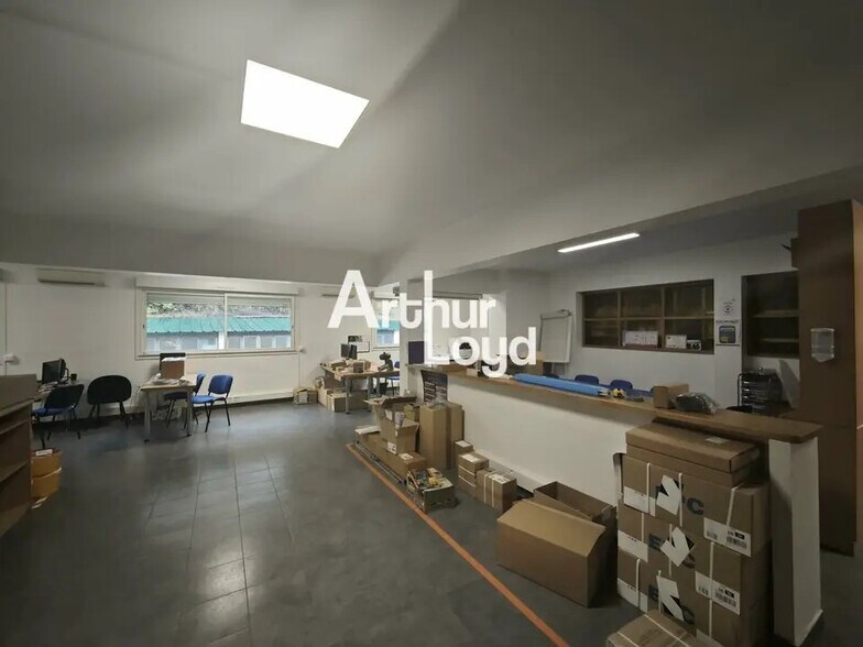 Office in Nice for lease - Building Photo - Image 2 of 12