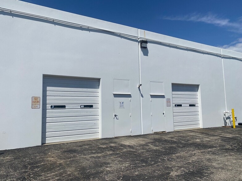 2335-2361 Westbrooke Dr, Columbus, OH for lease - Building Photo - Image 2 of 3