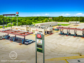 Garden Inn Truck Plaza - Forest City, MO - Truck Stop