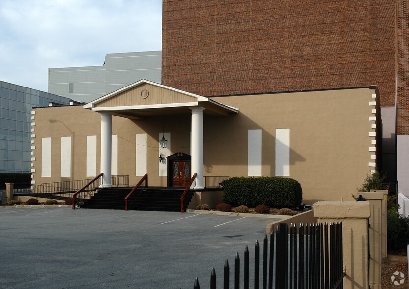 225 S Elm St, High Point, NC for lease - Building Photo - Image 3 of 9