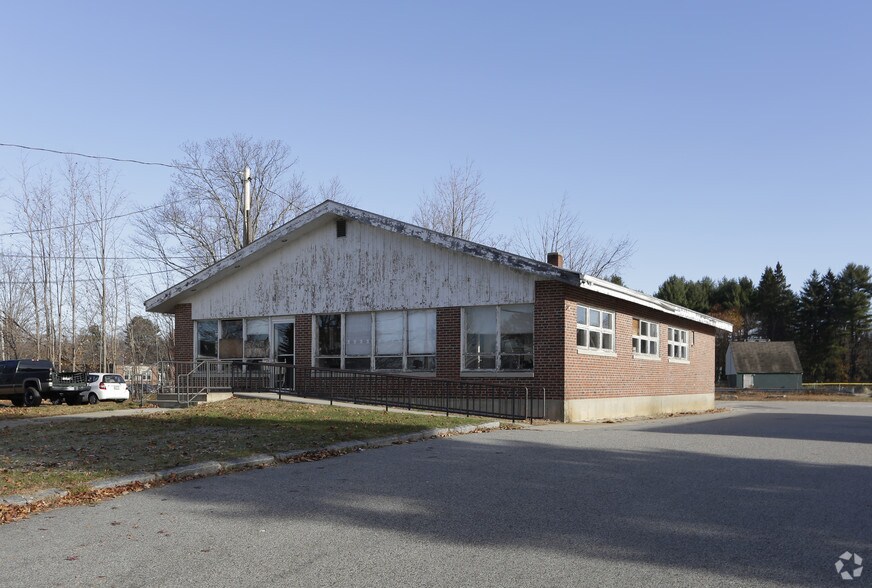 8 Shaker Rd, Gray, ME 04039