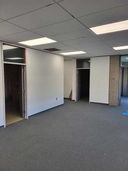 701 Boul Lauré, Sept-iles, QC for lease - Interior Photo - Image 2 of 2