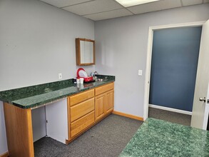 39325 Plymouth Rd, Livonia, MI for lease Interior Photo- Image 2 of 3