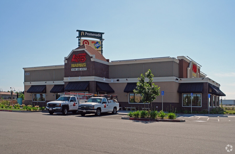 3698 N Freeway Blvd, Sacramento, CA for lease - Building Photo - Image 2 of 3
