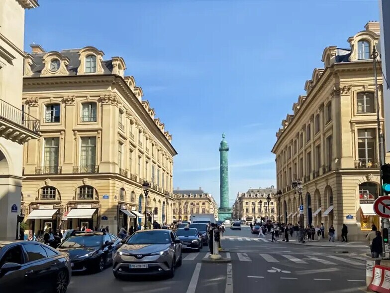 Office in Paris for lease - Building Photo - Image 1 of 8