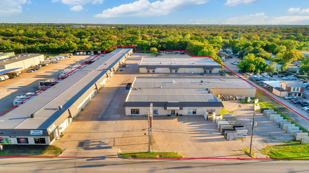 2800 W Division St, Arlington, TX for lease - Building Photo - Image 1 of 2