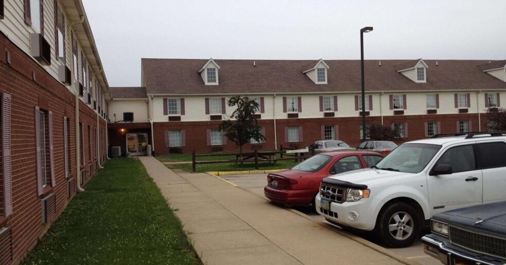 1201 S Conwell Ave, Willard, OH for sale - Primary Photo - Image 1 of 1