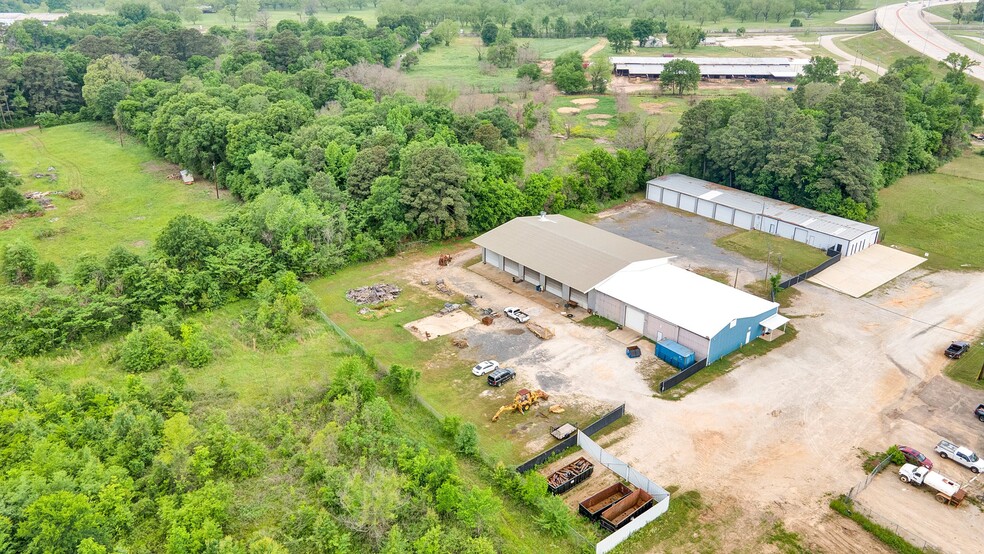 1903 Hearne Rd, Longview, TX for sale - Primary Photo - Image 1 of 74