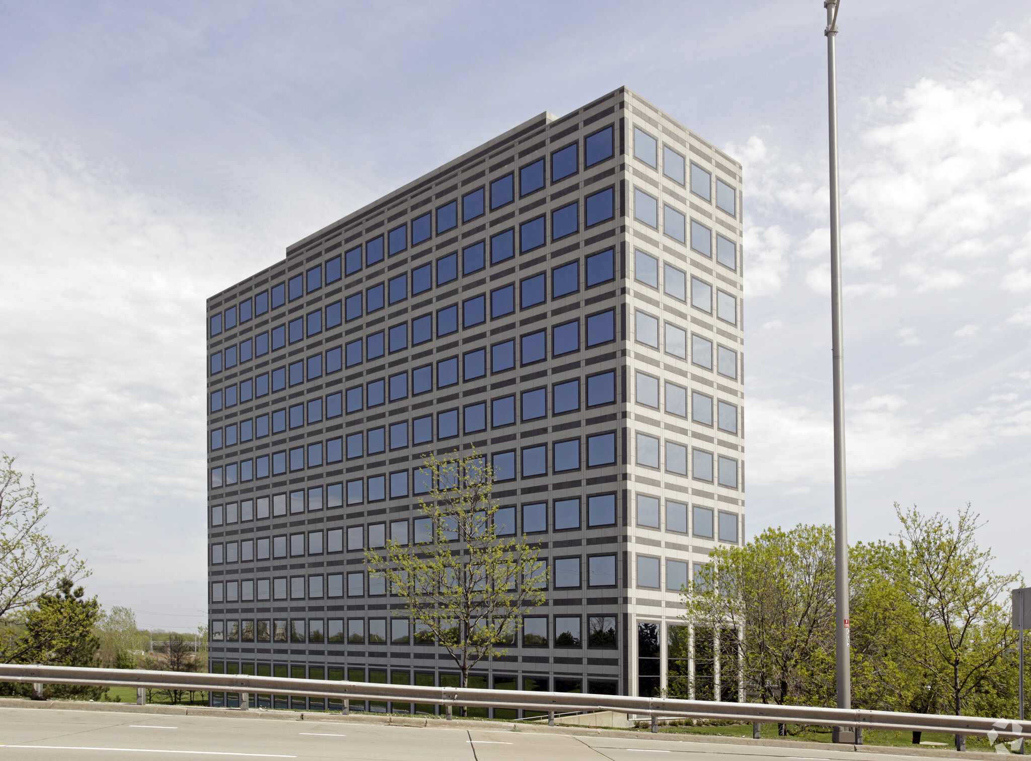 1901 N Roselle Rd, Schaumburg, IL 60195 - Office Space for Lease ...