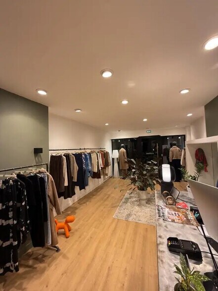 Flex in Amiens for lease - Interior Photo - Image 2 of 3