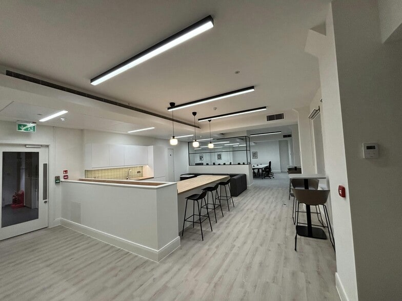 20-23 Holborn, London for lease - Interior Photo - Image 2 of 5