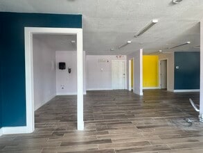 16681 Mcgregor Blvd, Fort Myers, FL for lease Building Photo- Image 2 of 2