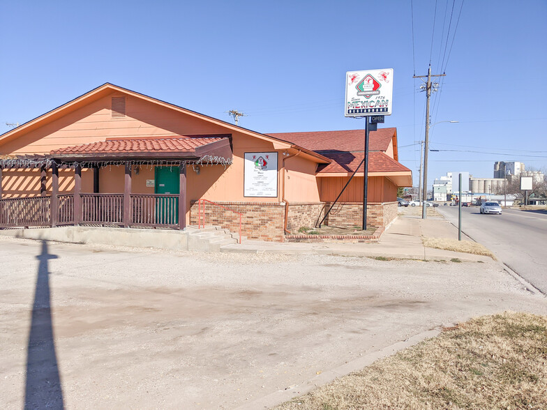 714 Madison Ave, Arkansas City, KS for sale - Primary Photo - Image 1 of 1