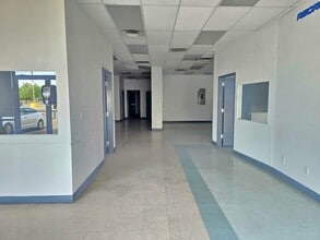 1155 N Zaragosa Rd, El Paso, TX for lease Interior Photo- Image 2 of 14