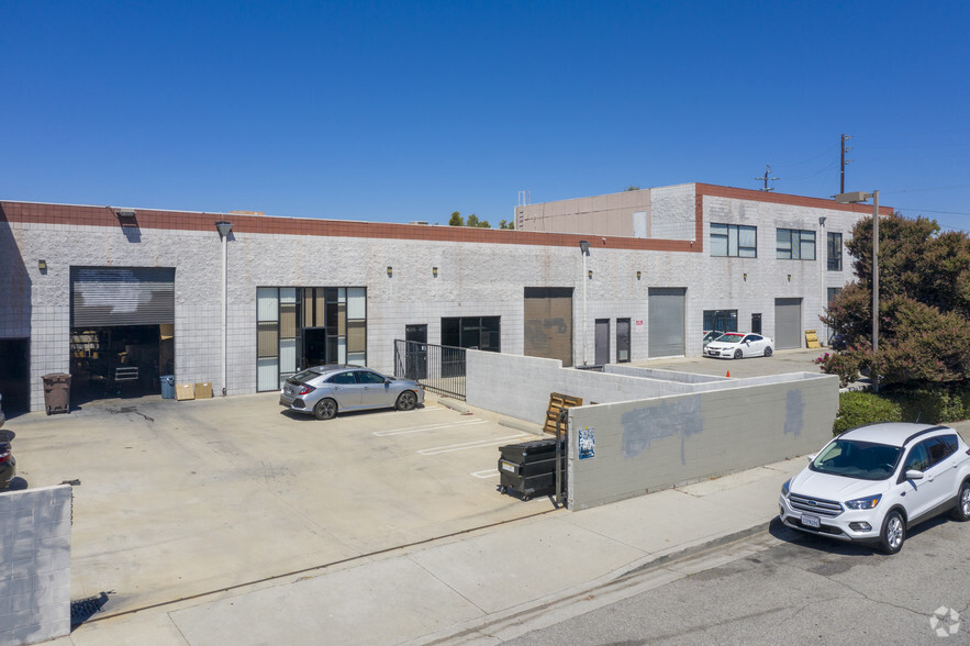 21000 Osborne St, Canoga Park, CA for lease - Building Photo - Image 3 of 6