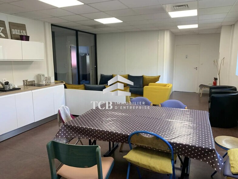 Office in Orvault for lease - Interior Photo - Image 3 of 6