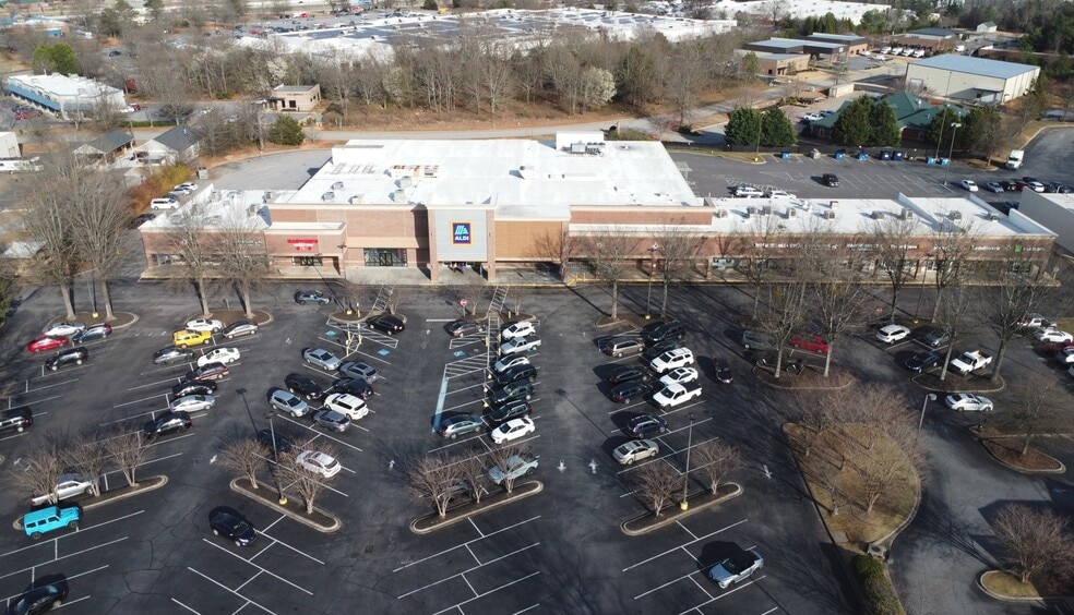 655 Fairview Rd, Simpsonville, SC for lease - Building Photo - Image 1 of 9