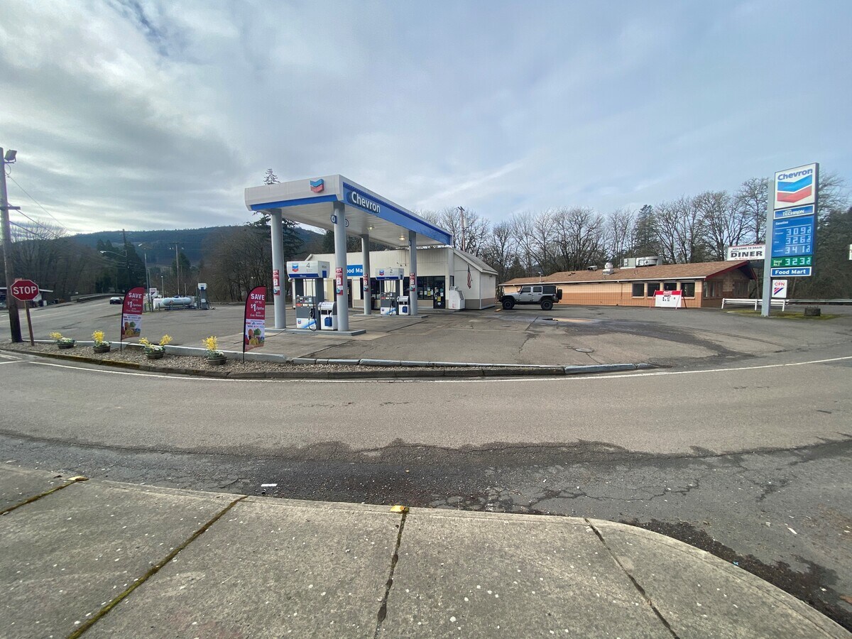 139 N Cedar St, Drain, OR 97435