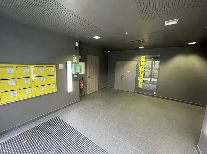 Office in Lyon for lease - Lobby - Image 3 of 4