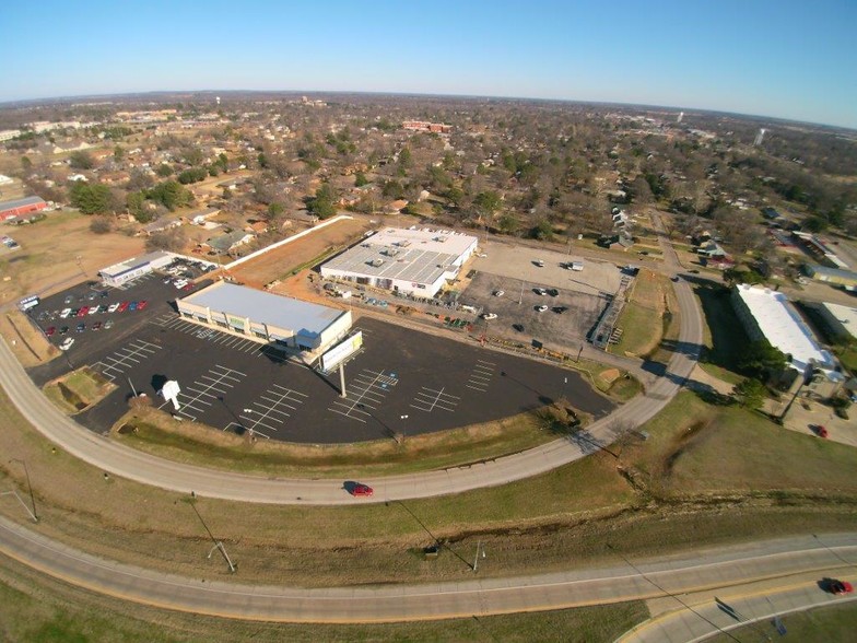 376 Bryan Dr, Durant, OK for sale - Primary Photo - Image 1 of 1