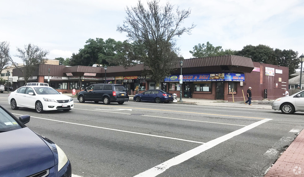 338-350 Nassau Rd, Roosevelt, NY for lease - Primary Photo - Image 1 of 5