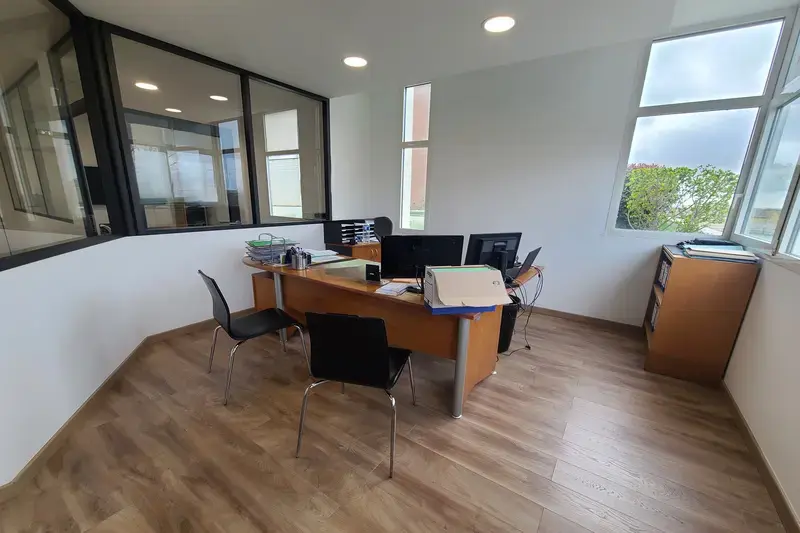 Office in Béziers for lease Interior Photo- Image 1 of 7