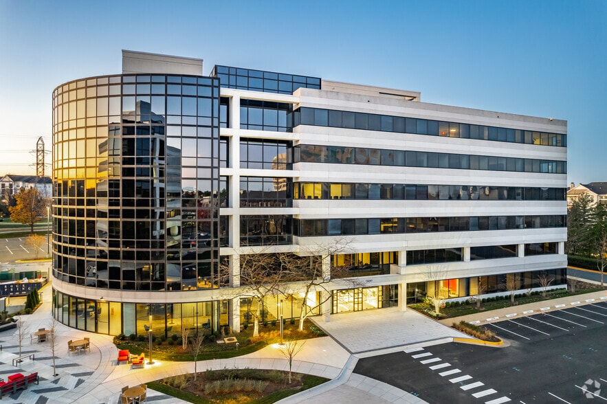 13241 Woodland Park Rd, Herndon, VA 20171