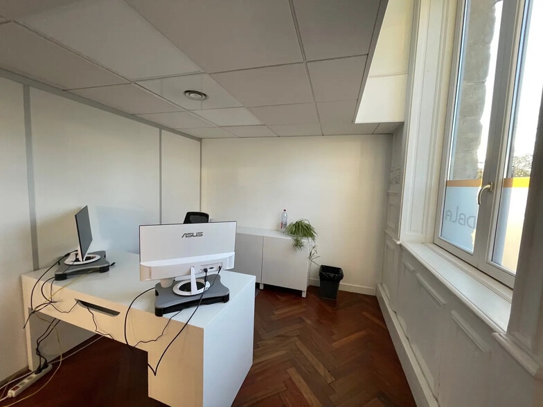 Office in Lille for sale - Building Photo - Image 3 of 12