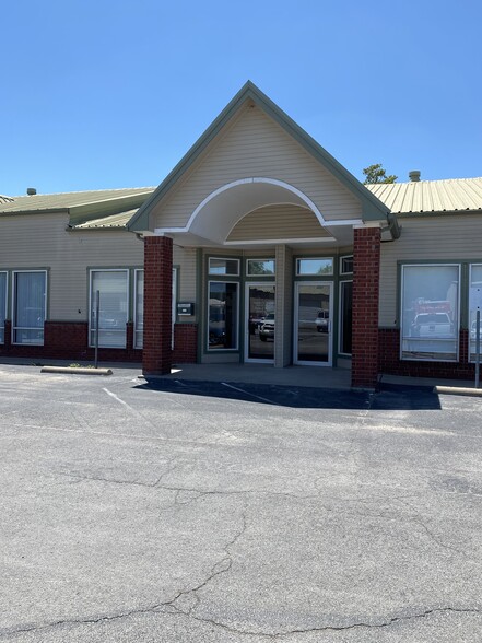 1020 Fort Worth Hwy, Weatherford, TX for lease - Building Photo - Image 1 of 2