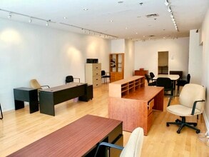 381-383 Rue Notre-Dame O, Montréal, QC for lease Interior Photo- Image 2 of 5