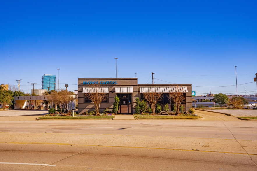 1409 Summit Ave, Fort Worth, TX for lease - Primary Photo - Image 1 of 5