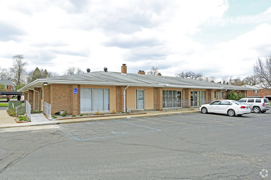 961-971 Oakwood Dr, Rochester, MI for lease - Primary Photo - Image 1 of 4