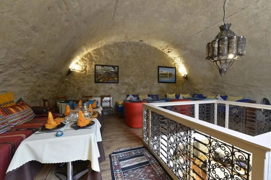 Retail in Le Pecq for sale - Interior Photo - Image 2 of 7