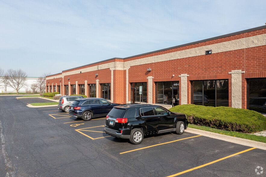 440 Quadrangle Dr, Bolingbrook, IL for lease - Building Photo - Image 2 of 5