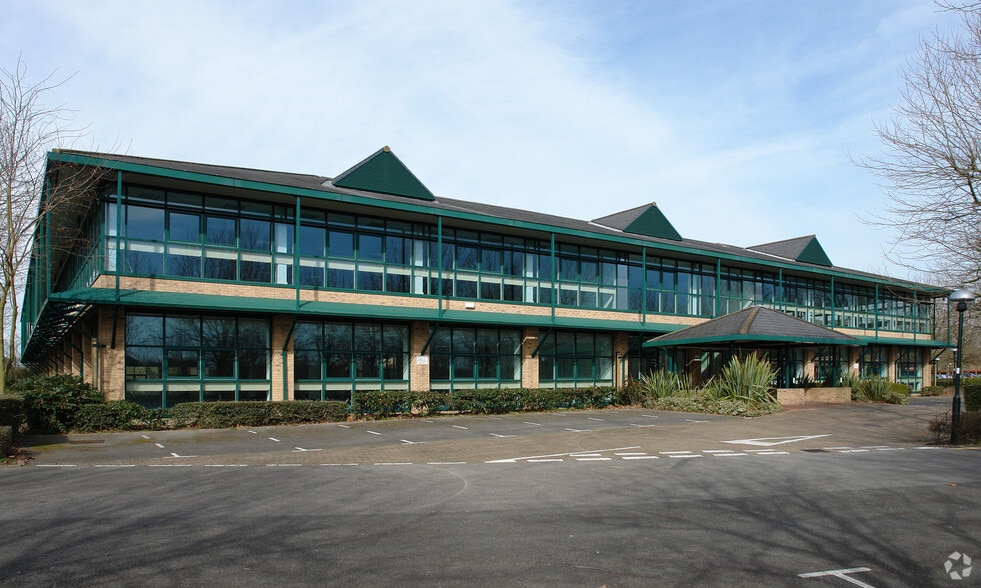 3 Roxborough Way, Maidenhead for lease - Primary Photo - Image 1 of 2