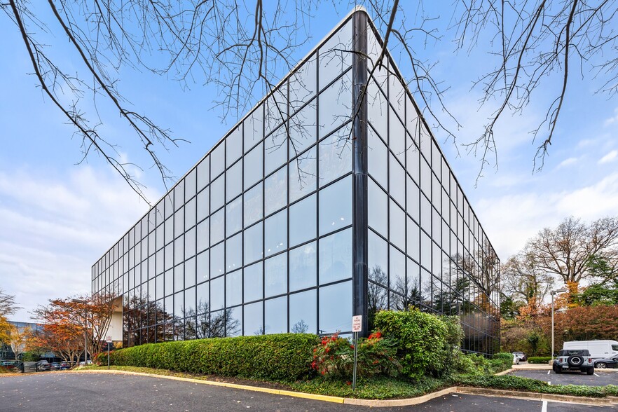 5350 Shawnee Rd, Alexandria, VA for sale - Building Photo - Image 2 of 4