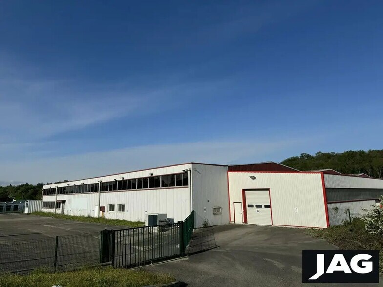 Flex in Chaponost for lease - Building Photo - Image 1 of 14