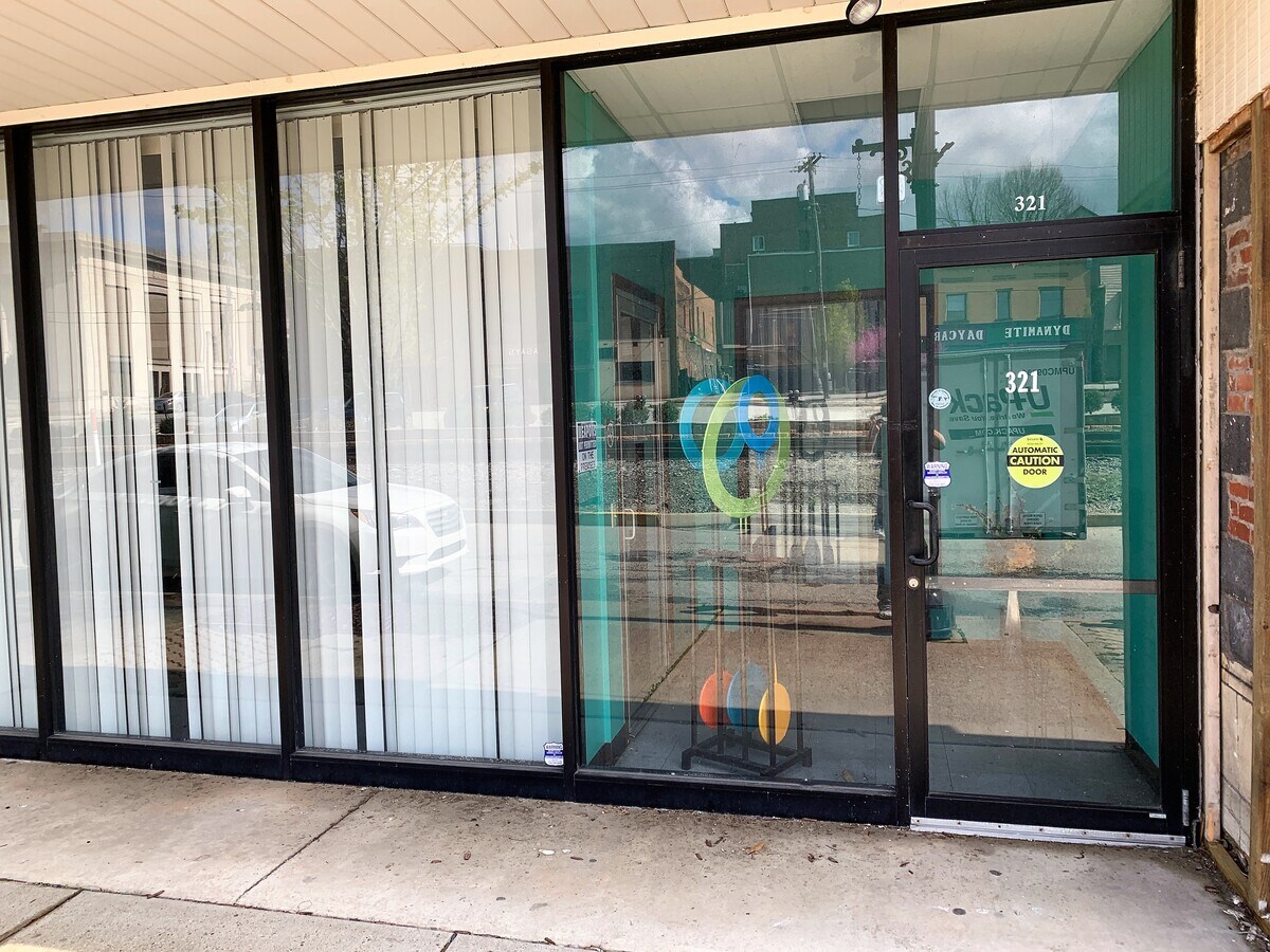 321 E 5th Ave, Tarentum, PA 15084