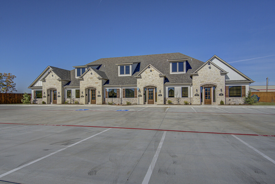 1301 Magnolia Ct, Moore, OK for lease - Building Photo - Image 1 of 18