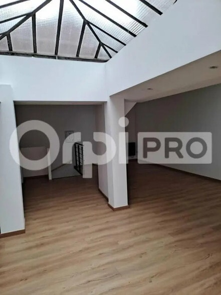 Retail in Épernay for lease - Interior Photo - Image 2 of 4